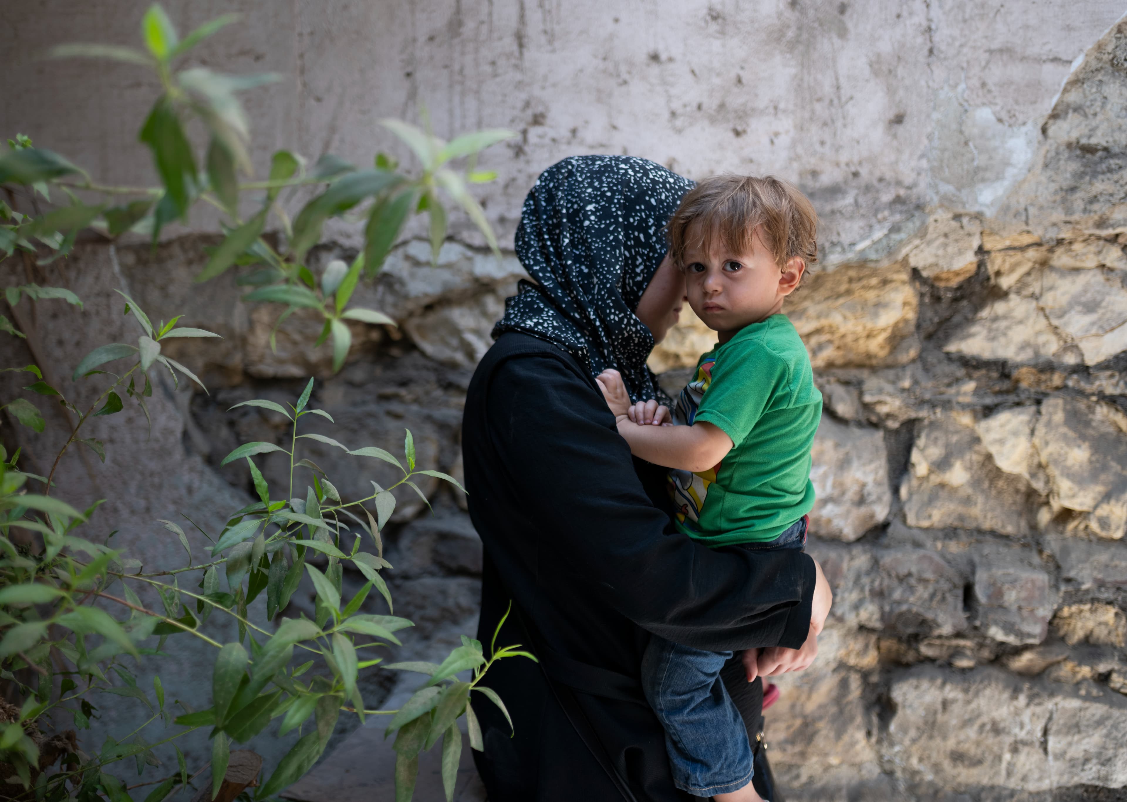 Barn i famn - Gaza & Egypten 2024 - cropped desktop