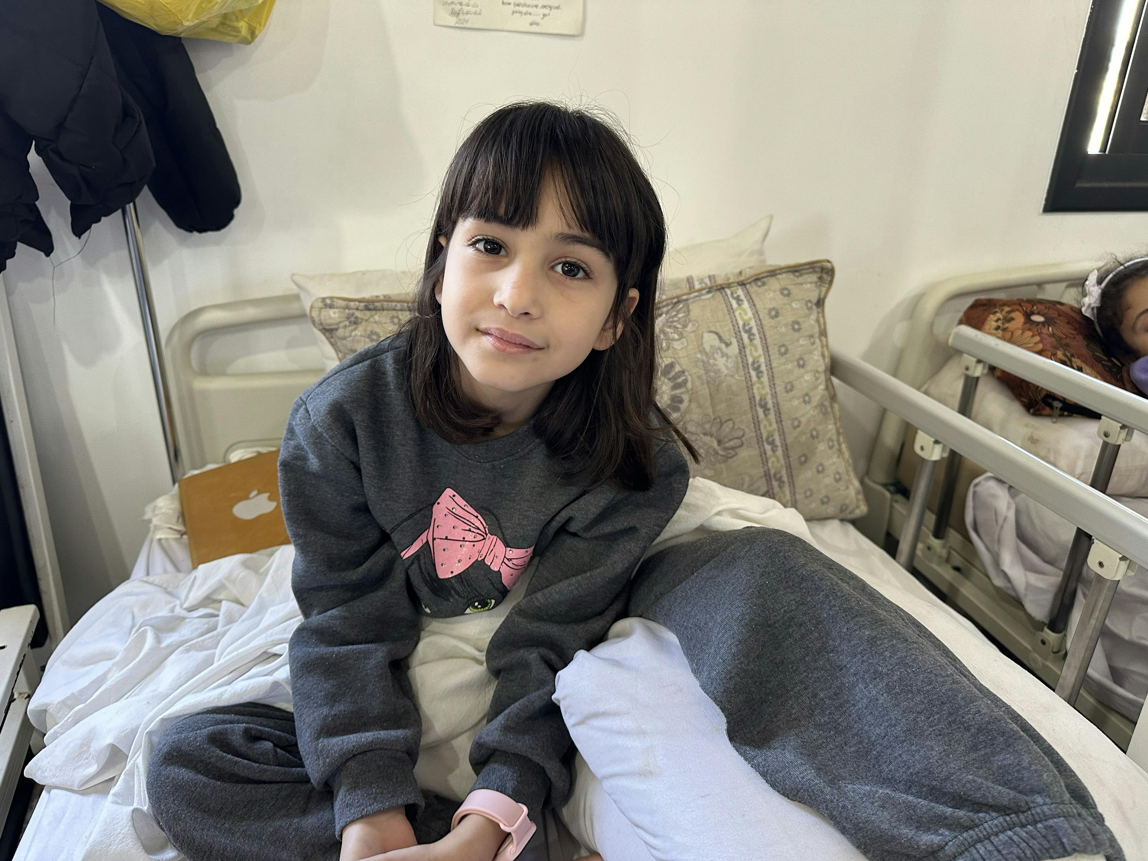 Flicka i sjukhussäng - Gaza 2024